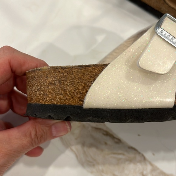 EUC Cream colour Birkenstock Gizeh leather sandals. - Picture 5 of 8